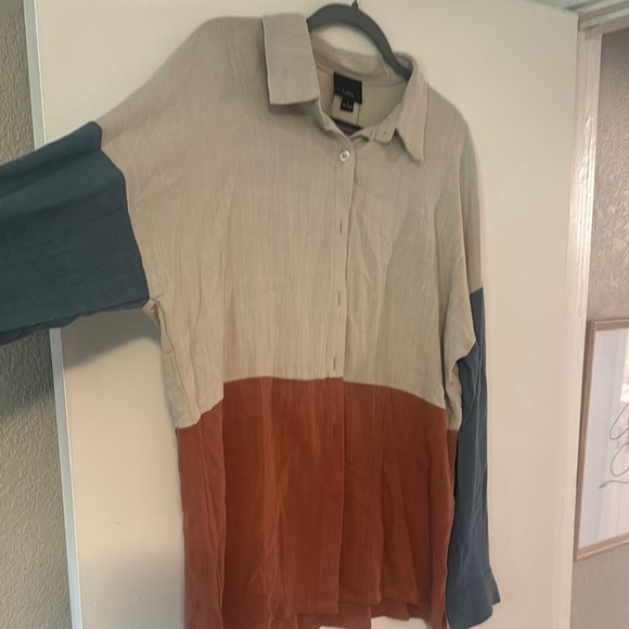 Colorblock Button-Up Shirt - Picture 3 of 4